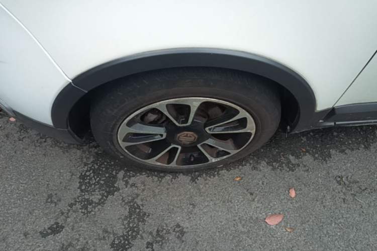Used MG 3SW 2015 1.5L AMT Elite Model Left Front Wheel Hub