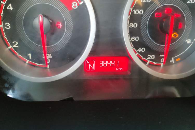 Used MG 3SW 2015 1.5L AMT Elite Model Odometer Close Up
