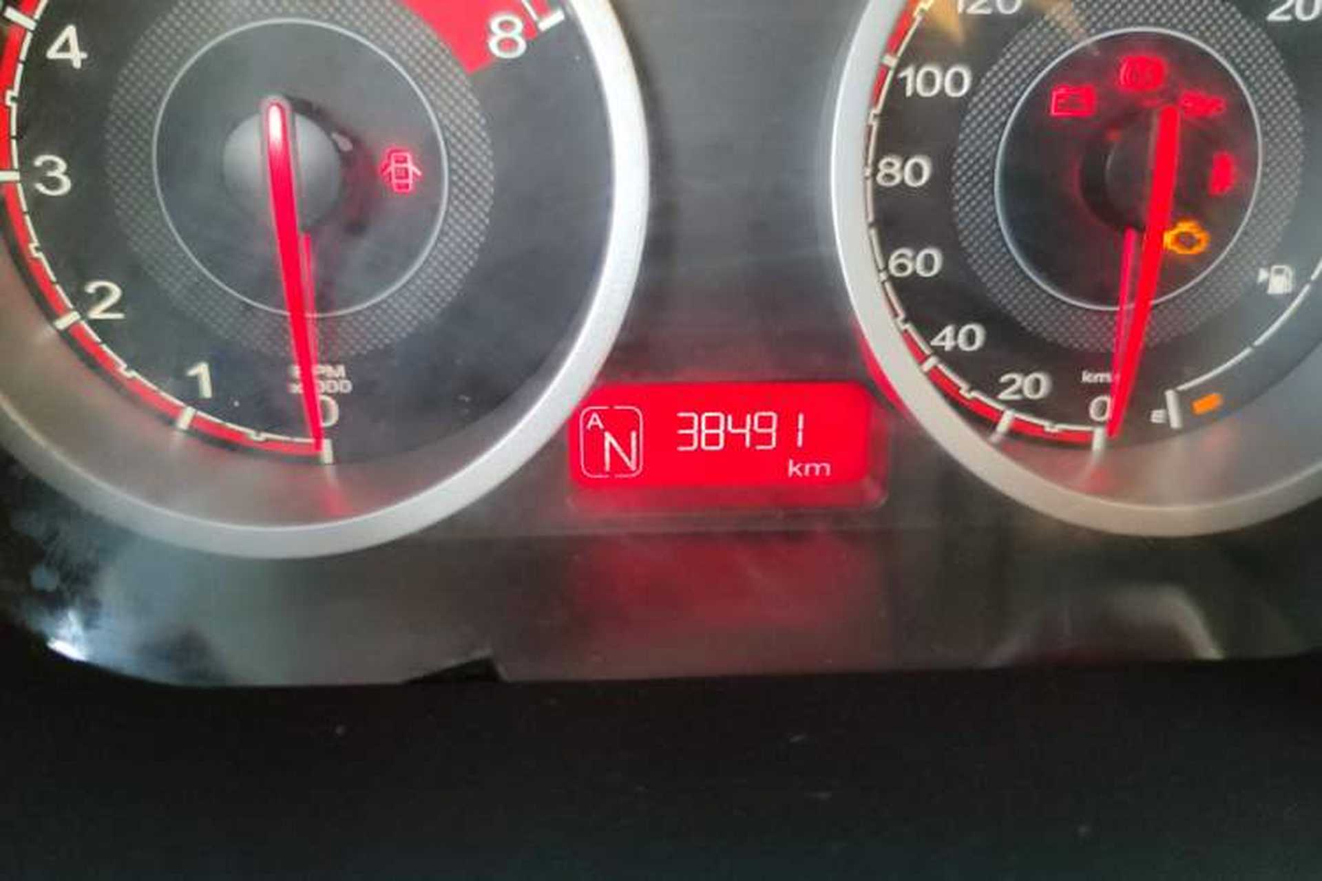 Used MG 3SW 2015 1.5L AMT Elite Model Odometer Close Up