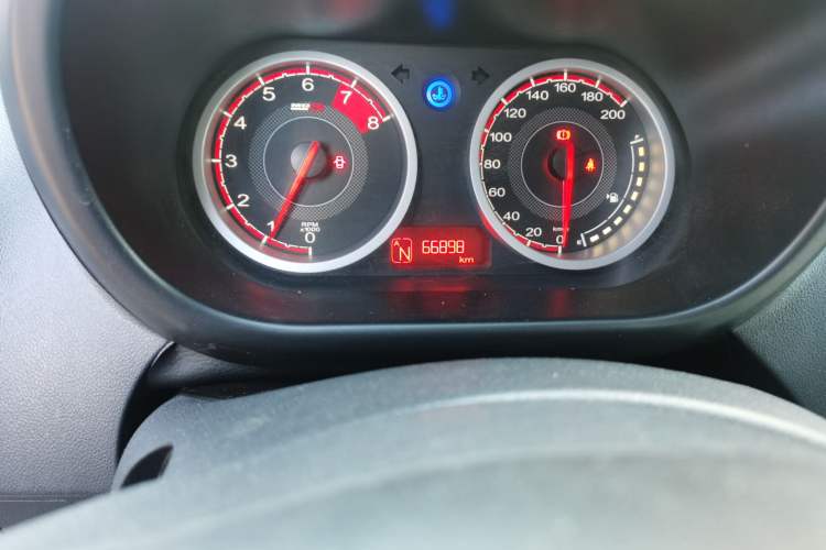 Used MG 3SW 2015 1.5L AMT Elite Model Odometer Close Up