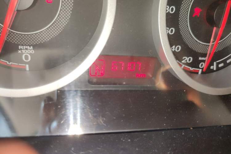Used MG 3SW 2015 1.5L AMT Elite Model Odometer Close Up