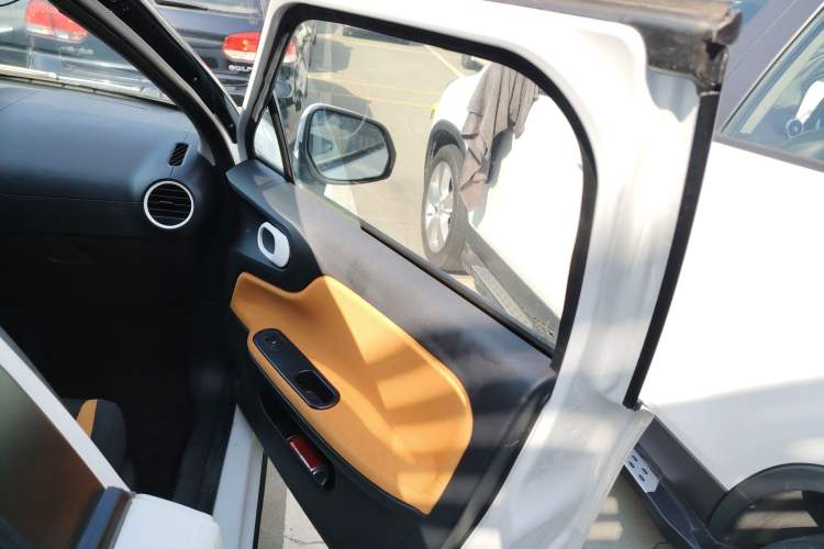 Used MG 3SW 2015 1.5L AMT Elite Model Right Front Door Interior