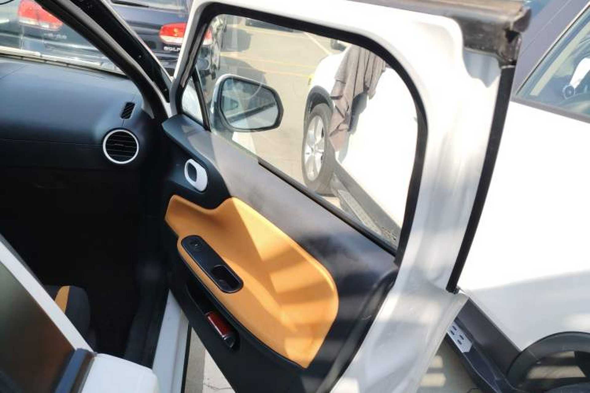 Used MG 3SW 2015 1.5L AMT Elite Model Right Front Door Interior