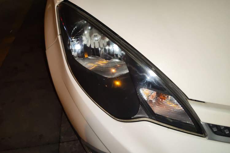 Used MG 3SW 2015 1.5L AMT Elite Model Right Front Headlight