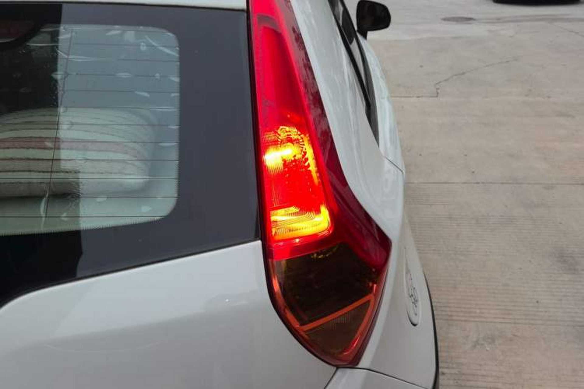 Used MG 3SW 2015 1.5L AMT Elite Model Right Rear Taillight