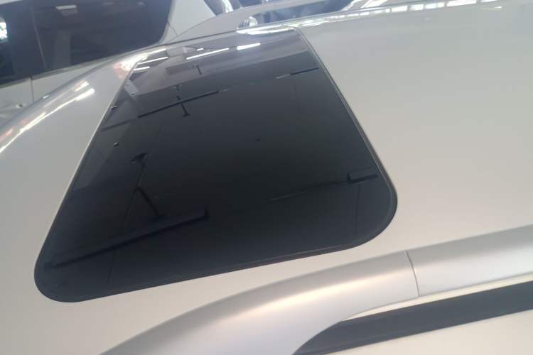Used MG 3SW 2015 1.5L AMT Elite Model Roof