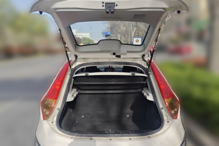 Used MG 3SW 2015 1.5L AMT Elite Model Trunk