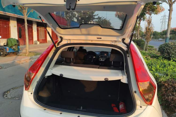 Used MG 3SW 2015 1.5L AMT Elite Model Trunk