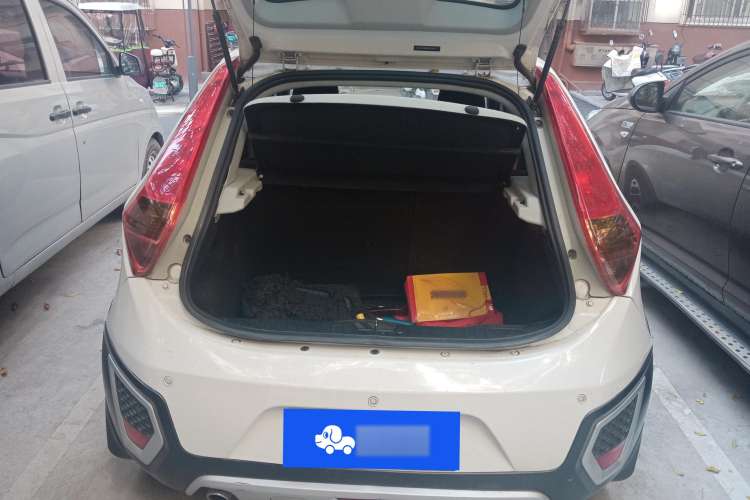 Used MG 3SW 2015 1.5L AMT Elite Model Trunk