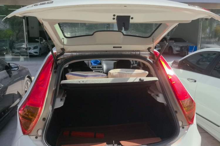 Used MG 3SW 2015 1.5L AMT Elite Model Trunk