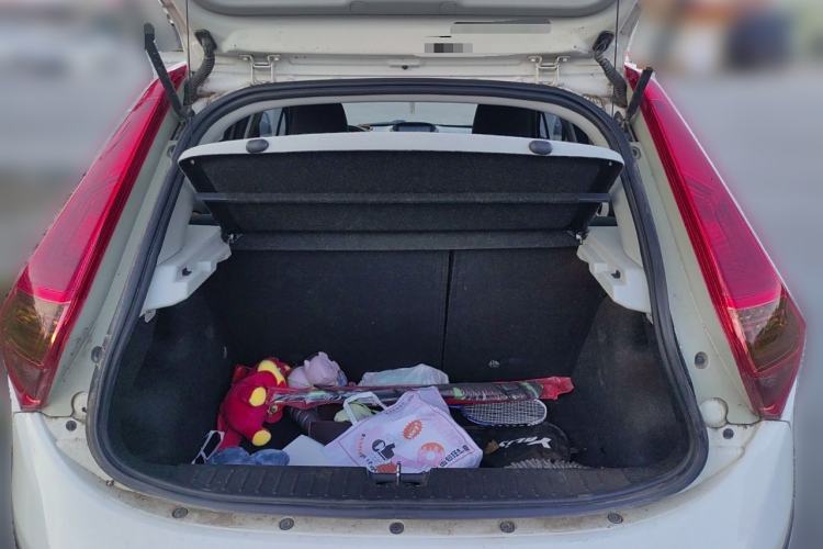 Used MG 3SW 2015 1.5L AMT Elite Model Trunk