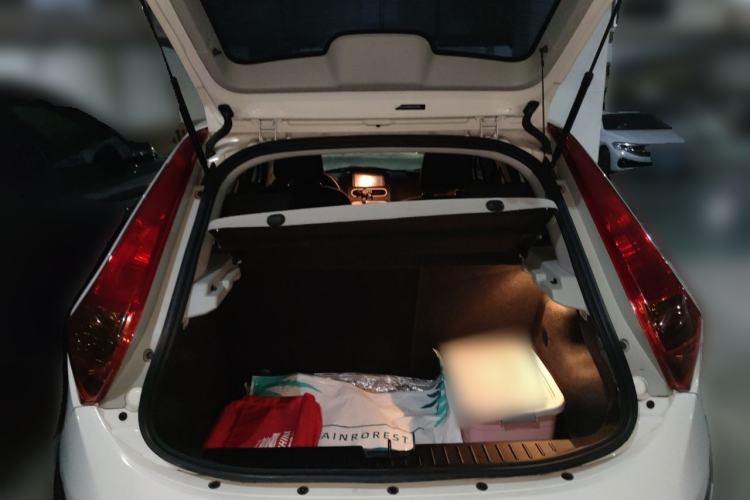 Used MG 3SW 2015 1.5L AMT Elite Model Trunk