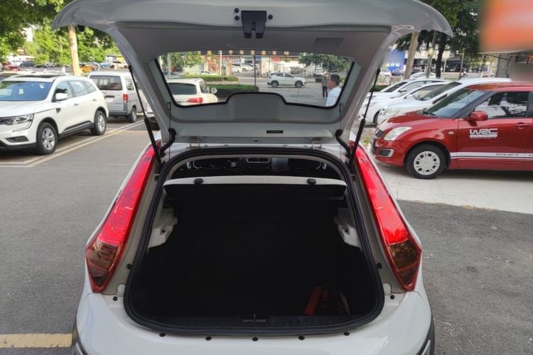 Used MG 3SW 2015 1.5L AMT Elite Model Trunk