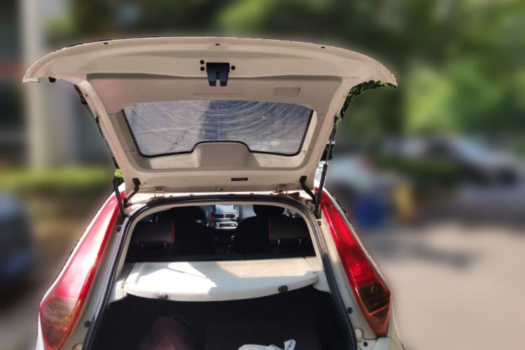 Used MG 3SW 2015 1.5L AMT Elite Model Trunk