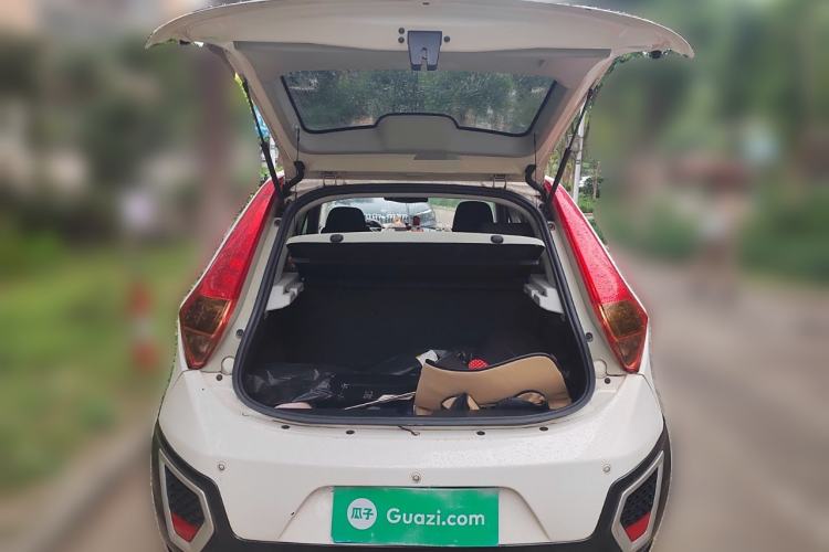 Used MG 3SW 2015 1.5L AMT Elite Model Trunk
