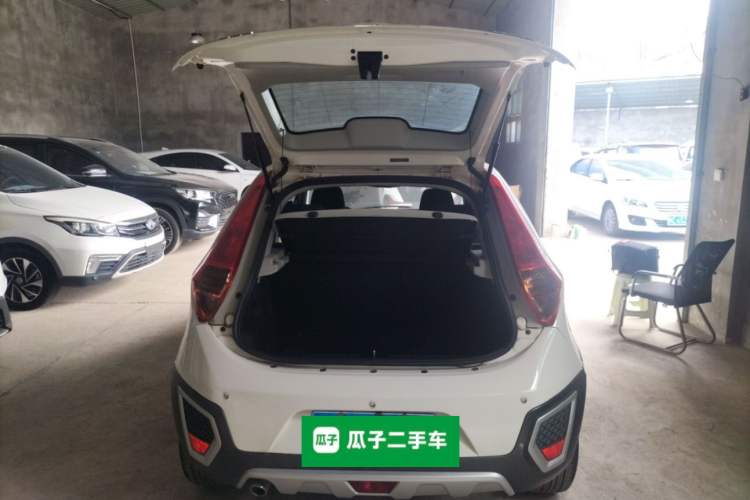 Used MG 3SW 2015 1.5L AMT Elite Model Trunk