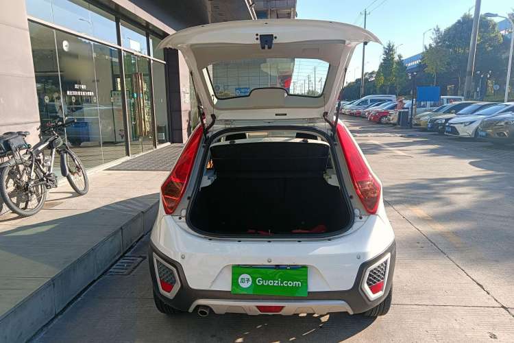 Used MG 3SW 2015 1.5L AMT Elite Model Trunk