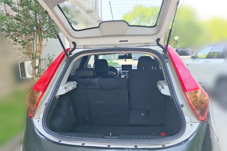 Used MG 3SW 2015 1.5L AMT Elite Model Trunk