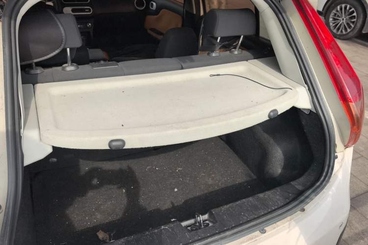Used MG 3SW 2015 1.5L AMT Elite Model Trunk
