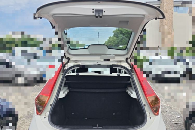 Used MG 3SW 2015 1.5L AMT Elite Model Trunk