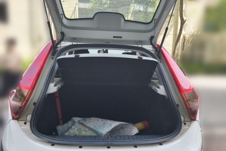 Used MG 3SW 2015 1.5L AMT Elite Model Trunk