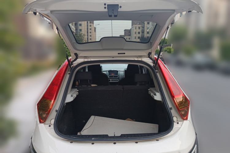 Used MG 3SW 2015 1.5L AMT Elite Model Trunk
