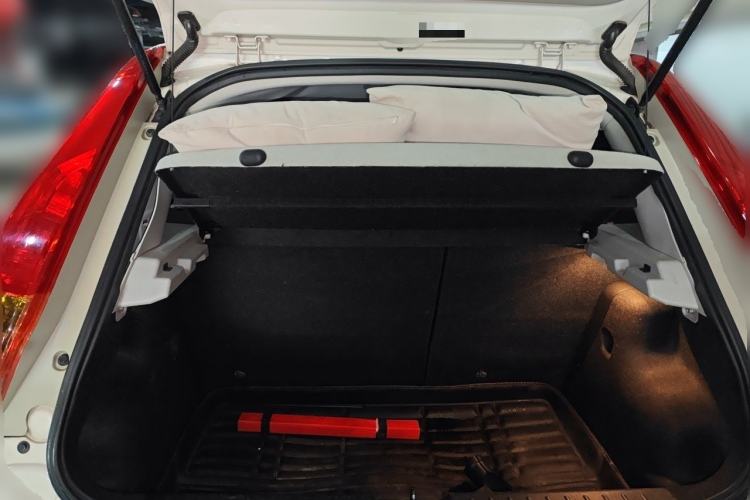 Used MG 3SW 2015 1.5L AMT Elite Model Trunk