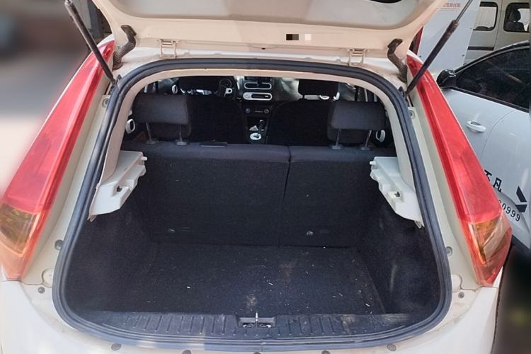 Used MG 3SW 2015 1.5L AMT Elite Model Trunk