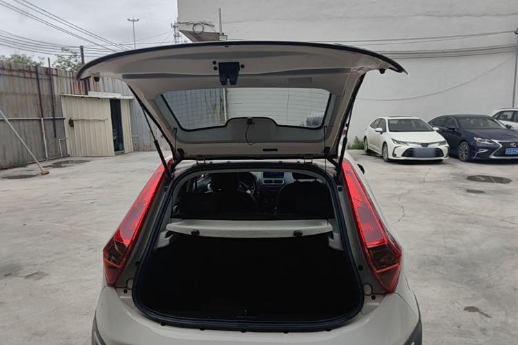 Used MG 3SW 2015 1.5L AMT Elite Model Trunk