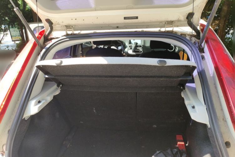 Used MG 3SW 2015 1.5L AMT Elite Model Trunk