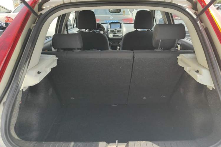 Used MG 3SW 2015 1.5L AMT Elite Model Trunk