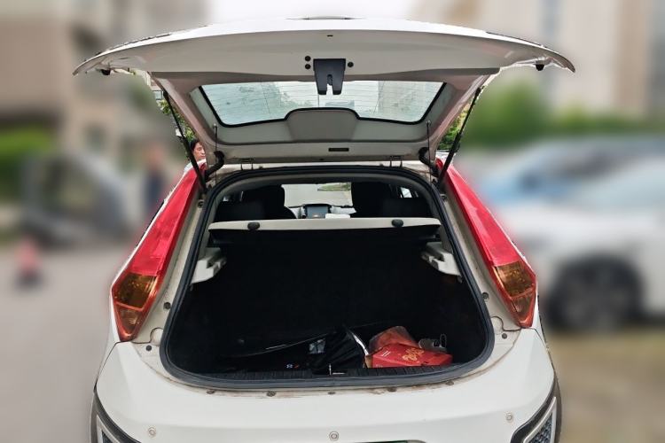 Used MG 3SW 2015 1.5L AMT Elite Model Trunk