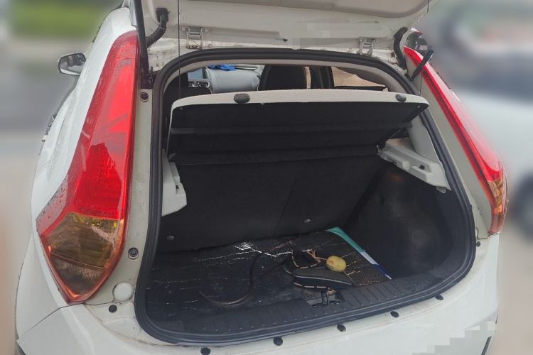 Used MG 3SW 2015 1.5L AMT Elite Model Trunk