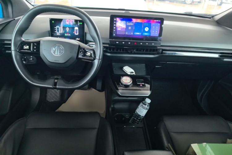 Used MG 4 EV 2022 425 km Luxury Edition Center Console
