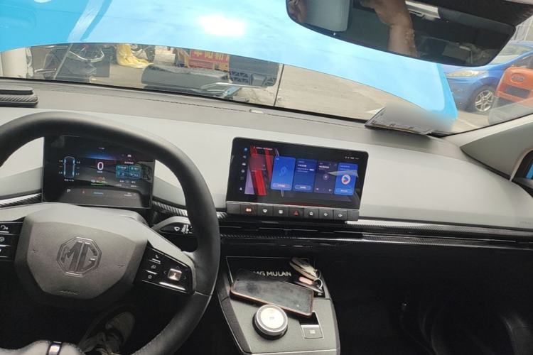 Used MG 4 EV 2022 425 km Luxury Edition Center Console