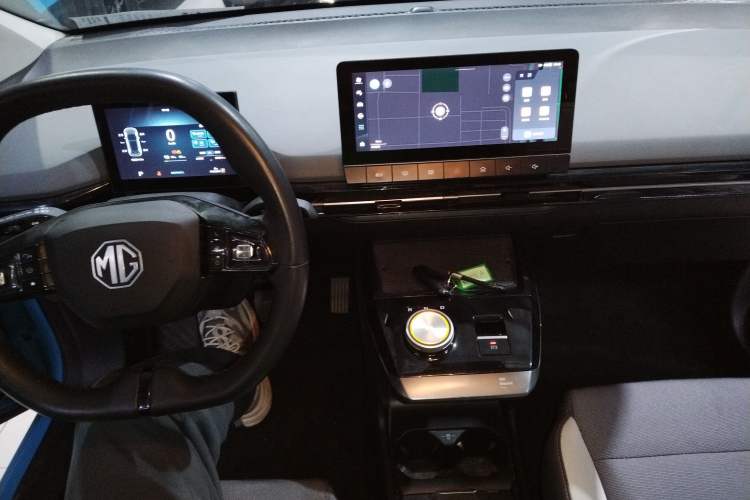 Used MG 4 EV 2022 425 km Fashion Edition Center Console