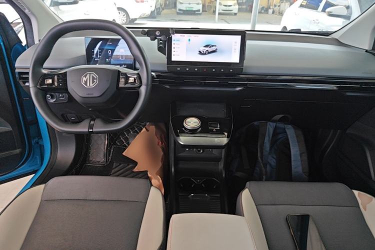 Used MG 4 EV 2022 425 km Luxury Edition Center Console