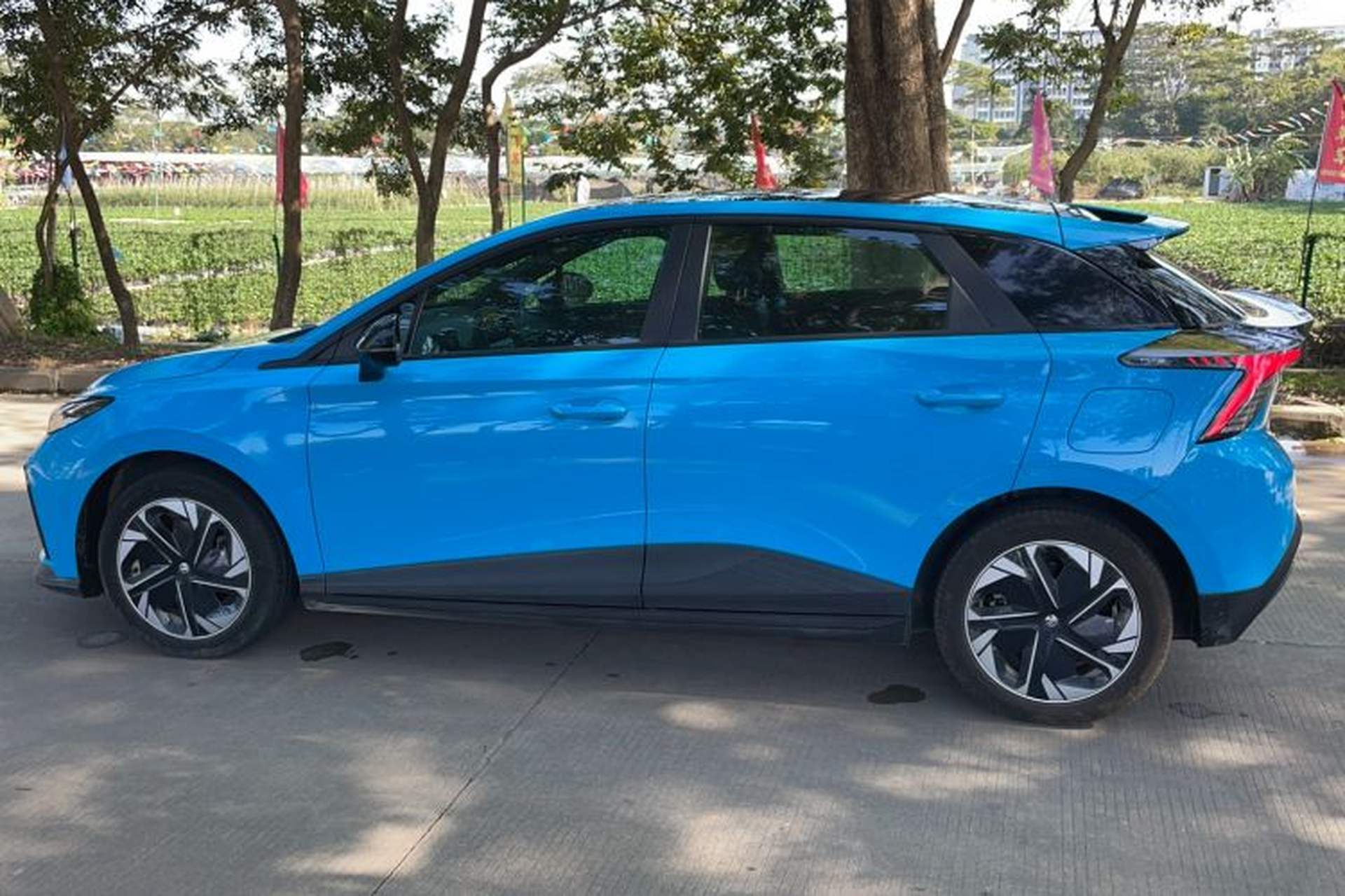 Used MG 4 EV 2022 425 km Luxury Edition Exterior 9