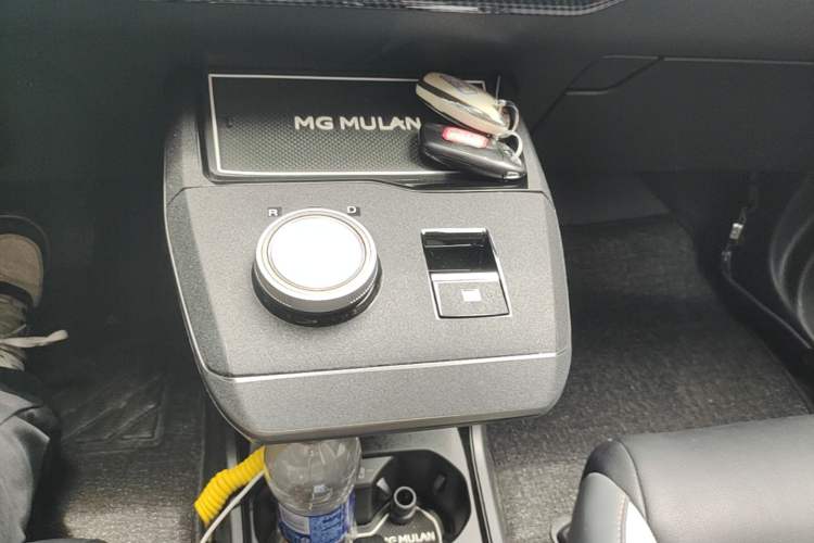 Used MG 4 EV 2022 425 km Luxury Edition Gear Lever
