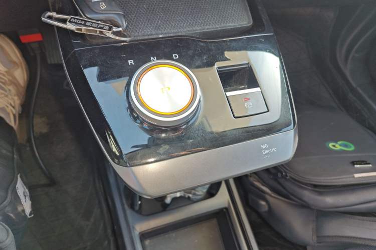 Used MG 4 EV 2022 425 km Luxury Edition Gear Lever