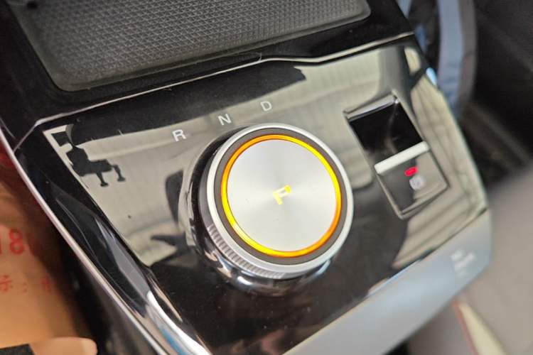 Used MG 4 EV 2022 425 km Luxury Edition Gear Lever