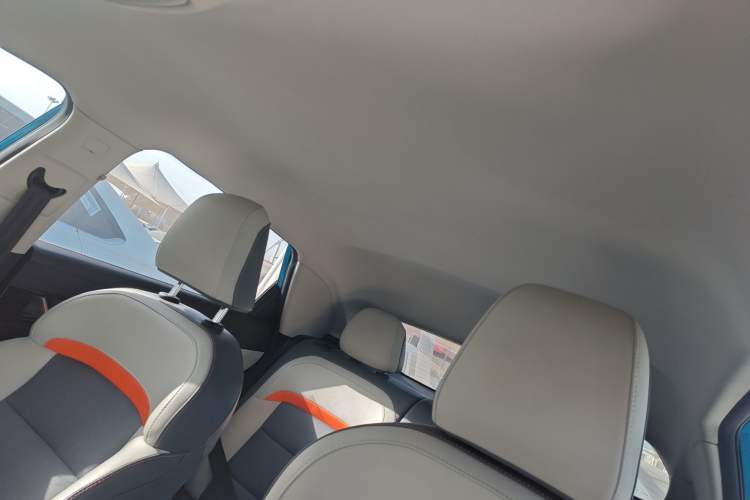 Used MG 4 EV 2022 425 km Luxury Edition Headliner