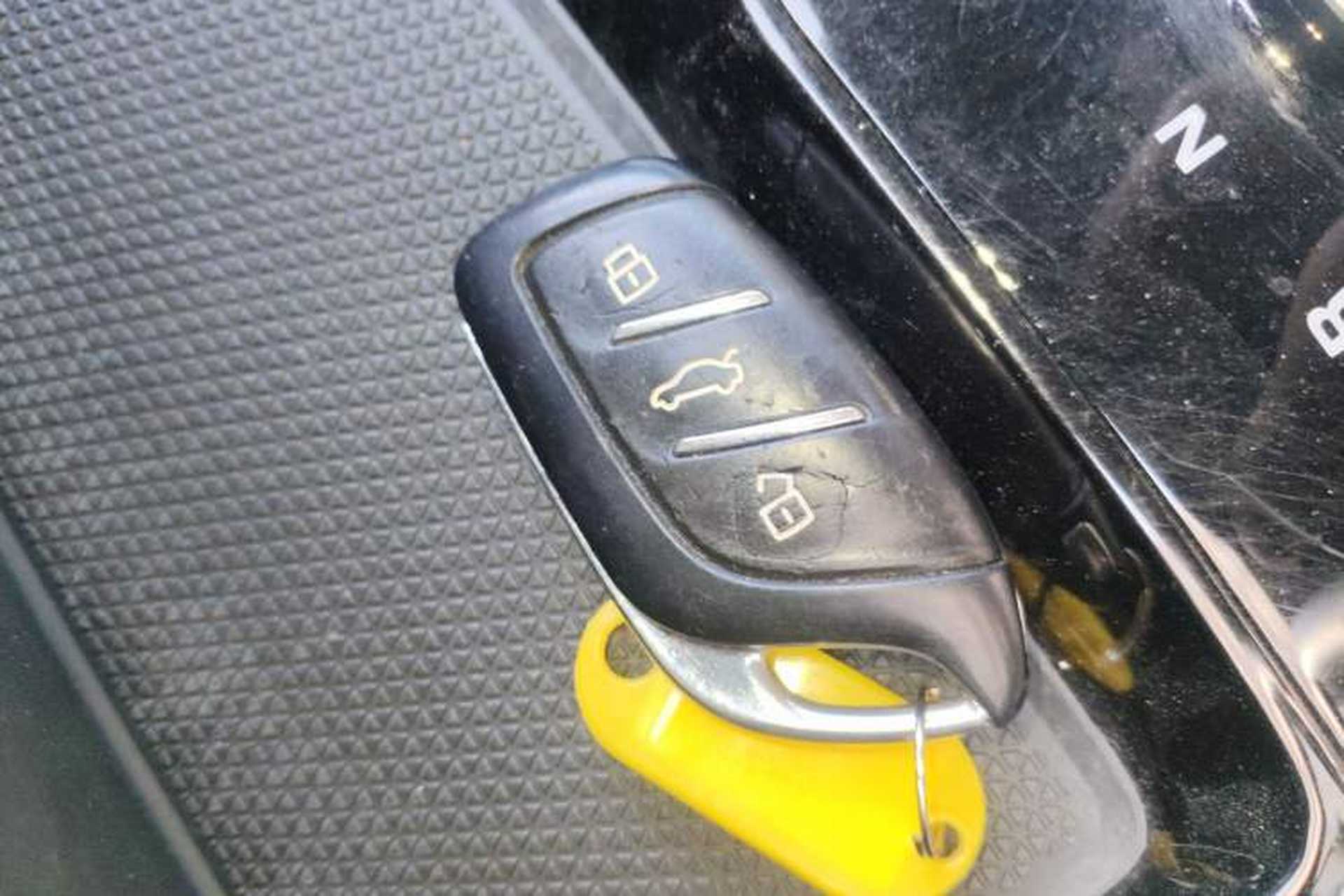 Used MG 4 EV 2022 425 km Luxury Edition Interior 1