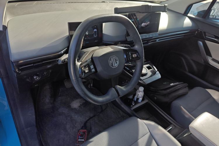 Used MG 4 EV 2022 425 km Luxury Edition Interior 2