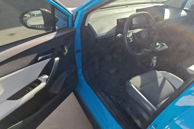 Used MG 4 EV 2022 425 km Luxury Edition Interior 3