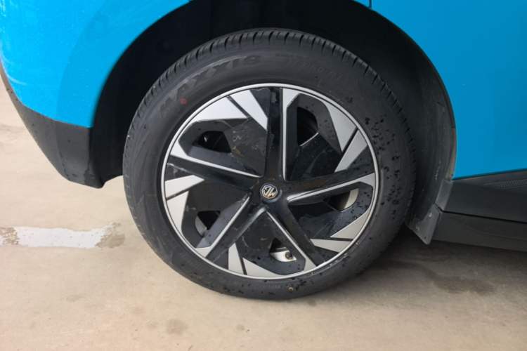 Used MG 4 EV 2022 425 km Luxury Edition Right Rear Wheel Hub
