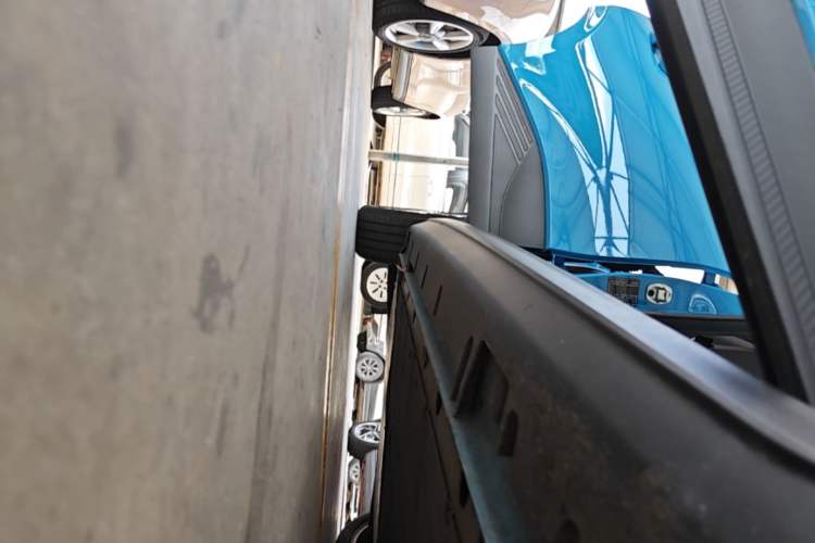 Used MG 4 EV 2022 425 km Luxury Edition Right Side Sill