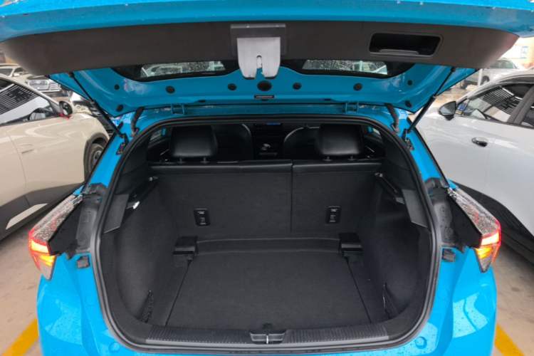 Used MG 4 EV 2022 425 km Luxury Edition Trunk
