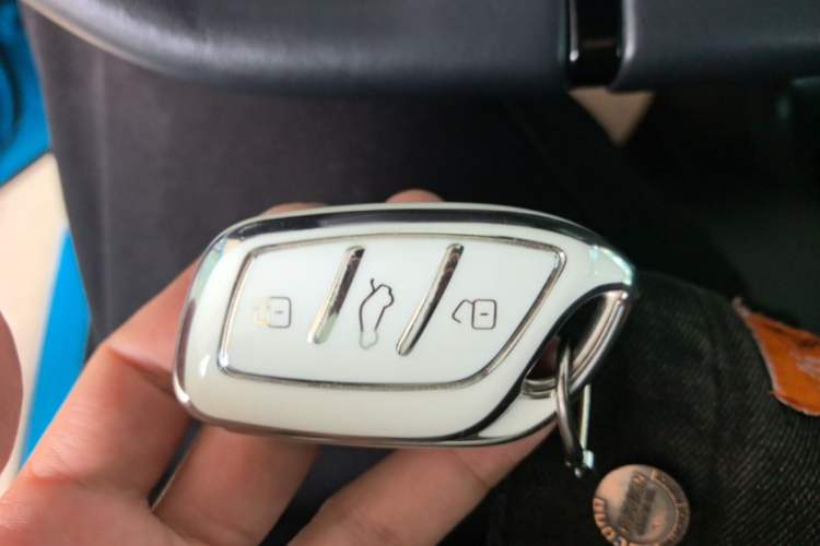 Used MG 4 EV 2022 425 km Luxury Edition Vehicle Key