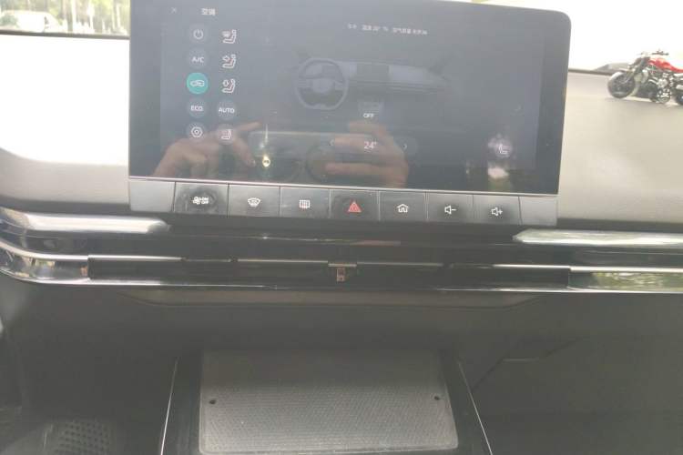 Used MG 4 EV 2022 425 km Luxury Edition Audio And AC Panel